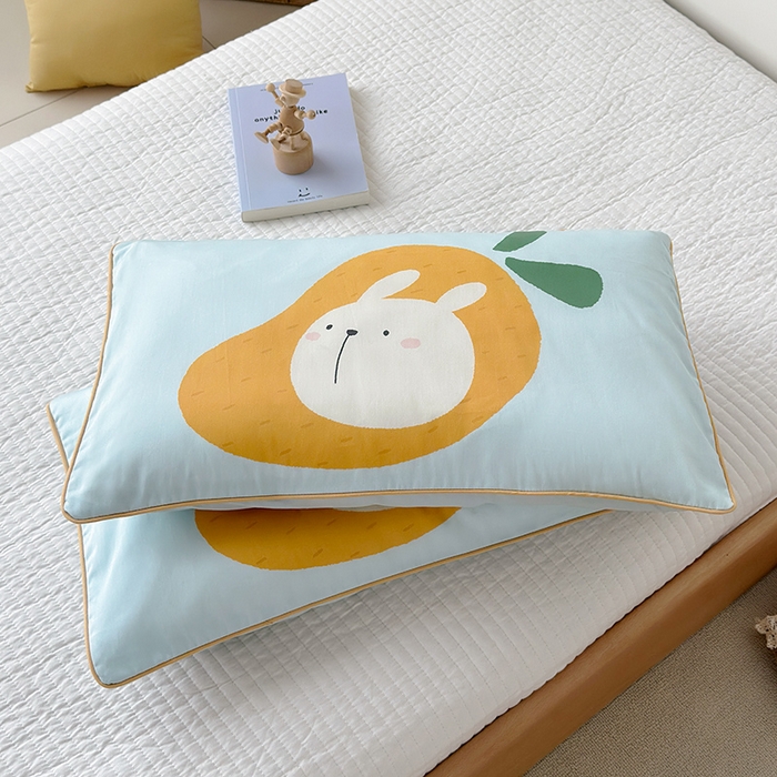 91家纺网 家纺一手货源 找家纺 荷马之梦 2025新款A类100支全棉贡缎双股加厚加柔儿童枕套-水果系列 小芒果