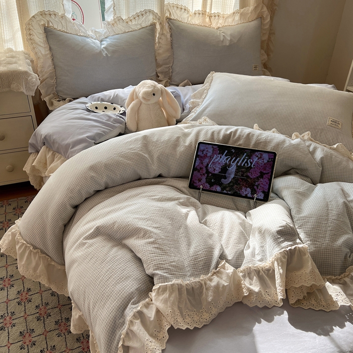 91家纺网 家纺一手货源 找家纺 六巷胡同 2025新款法式小清新全棉色织水洗棉花边款小格子四件套 花边维尔蓝格