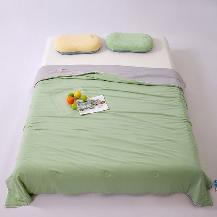 91家纺网 家纺一手货源 找家纺 仲旺居家纺 2025新款100%全锦纶凉感鸭凉感丝夏被冰淇淋夏被夏凉被 浅绿色