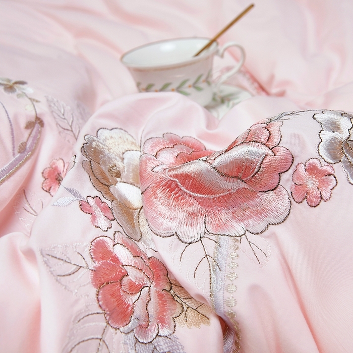 91家纺网 家纺一手货源 找家纺 仲旺居家纺 2025新款60s婚庆被绣花冬被全棉冬被立体边被子被芯四季被春秋被 粉色