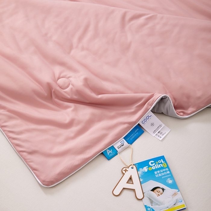 91家纺网 家纺一手货源 找家纺 仲旺居家纺 2025新款100%全锦纶凉感鸭凉感丝夏被冰淇淋夏被夏凉被 豆沙