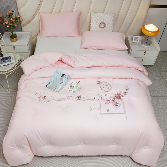 91家纺网 家纺一手货源 找家纺 仲旺居家纺 2025新款60s婚庆被绣花冬被全棉冬被立体边被子被芯四季被春秋被 粉色