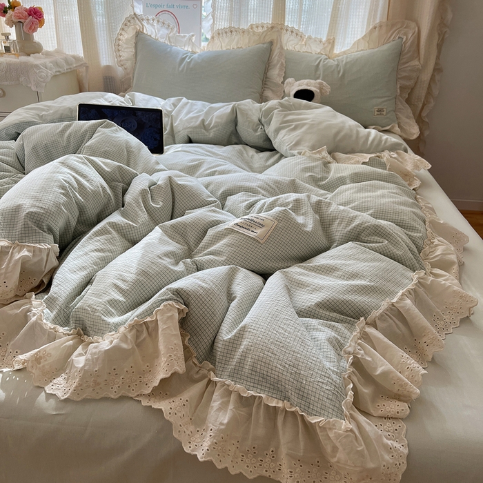 91家纺网 家纺一手货源 找家纺 六巷胡同 2025新款法式小清新全棉色织水洗棉花边款小格子四件套 花边纳卡绿格