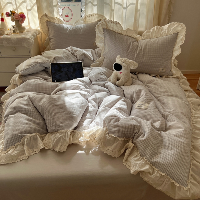 91家纺网 家纺一手货源 找家纺 六巷胡同 2025新款法式小清新全棉色织水洗棉花边款小格子四件套 花边格雷灰格