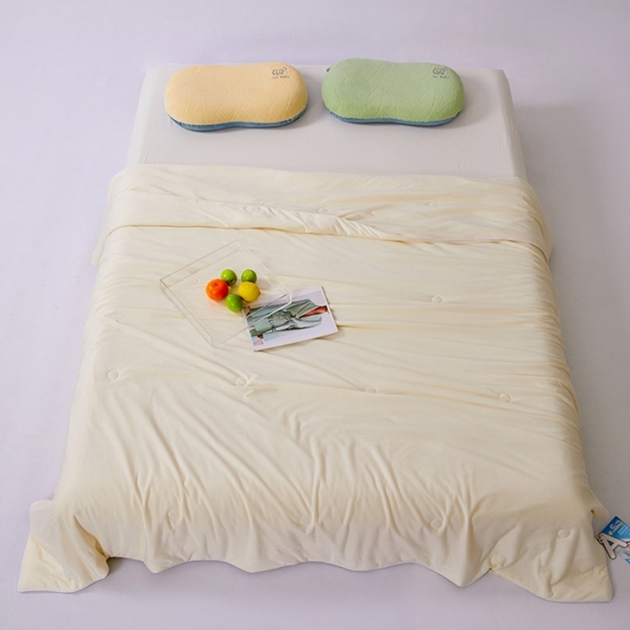 91家纺网 家纺一手货源 找家纺 仲旺居家纺 2025新款100%全锦纶凉感鸭凉感丝夏被冰淇淋夏被夏凉被 奶茶白