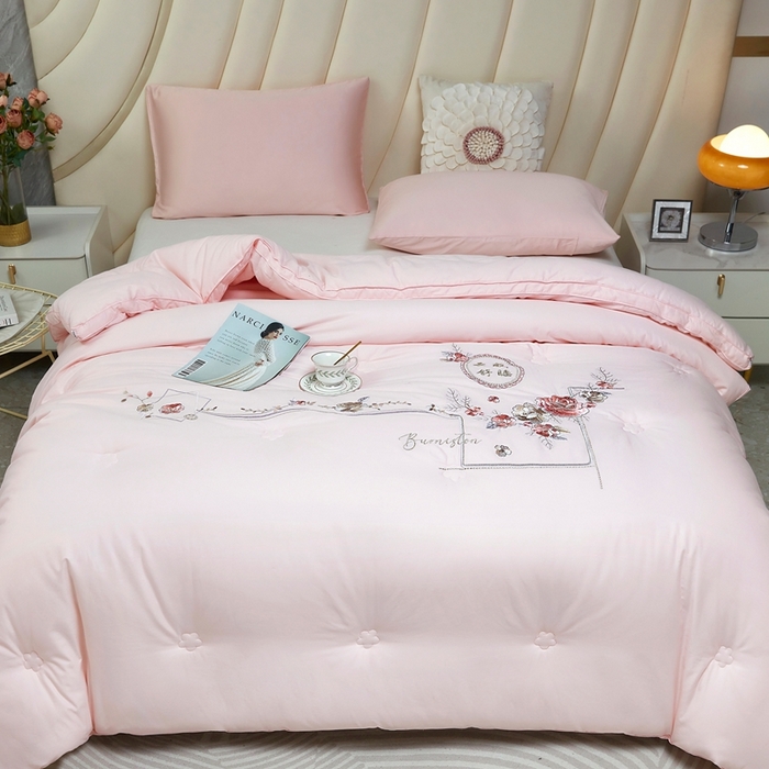 91家纺网 家纺一手货源 找家纺 （总）仲旺居家纺 2025新款60s婚庆被绣花冬被全棉冬被立体边被子被芯四季被春秋被