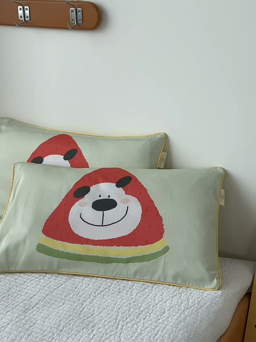 91家纺网 家纺一手货源 找家纺 荷马之梦 2025新款A类100支全棉贡缎双股加厚加柔儿童枕套-水果系列 小西瓜