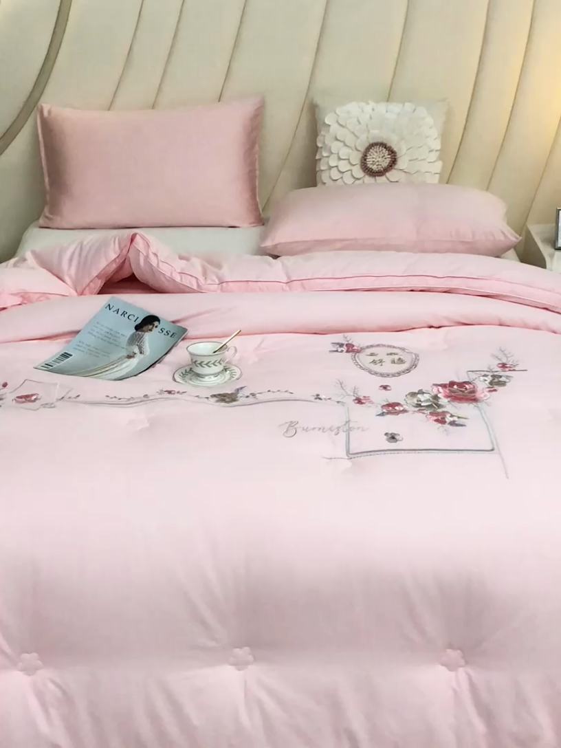 91家纺网 家纺一手货源 找家纺 （总）仲旺居家纺 2025新款60s婚庆被绣花冬被全棉冬被立体边被子被芯四季被春秋被