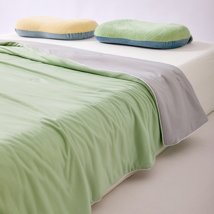 91家纺网 家纺一手货源 找家纺 仲旺居家纺 2025新款100%全锦纶凉感鸭凉感丝夏被冰淇淋夏被夏凉被 浅绿色