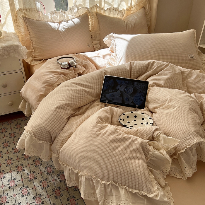 91家纺网 家纺一手货源 找家纺 六巷胡同 2025新款法式小清新全棉色织水洗棉花边款小格子四件套 花边加里咖格