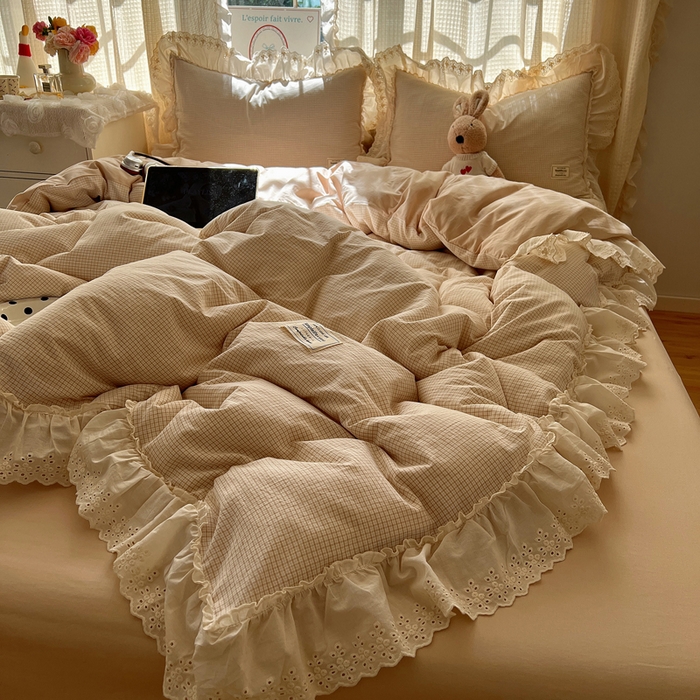 91家纺网 家纺一手货源 找家纺 六巷胡同 2025新款法式小清新全棉色织水洗棉花边款小格子四件套 花边加里咖格