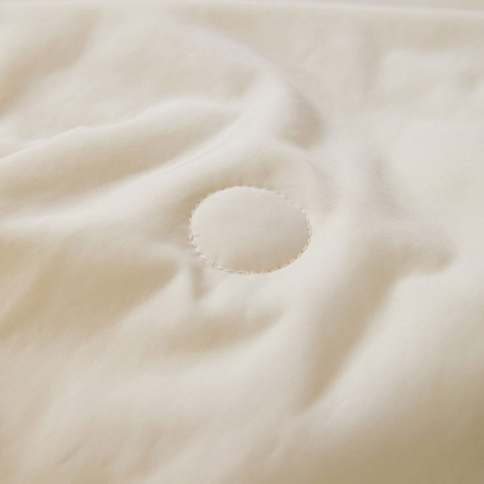 91家纺网 家纺一手货源 找家纺 仲旺居家纺 2025新款100%全锦纶凉感鸭凉感丝夏被冰淇淋夏被夏凉被 奶茶白