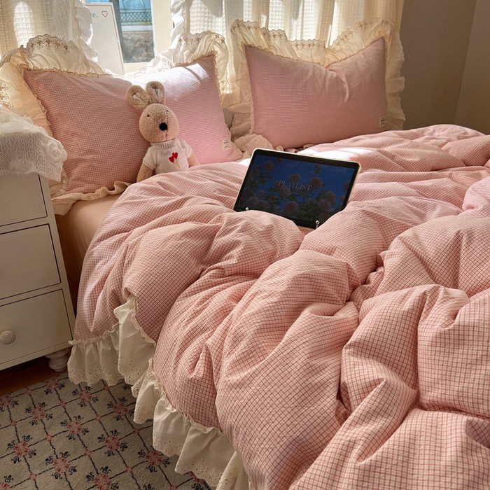 91家纺网 家纺一手货源 找家纺 （总）六巷胡同 2025新款法式小清新全棉色织水洗棉花边款小格子四件套