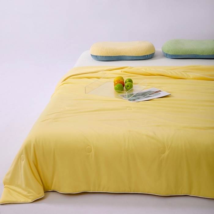 91家纺网 家纺一手货源 找家纺 仲旺居家纺 2025新款100%全锦纶凉感鸭凉感丝夏被冰淇淋夏被夏凉被 明黄