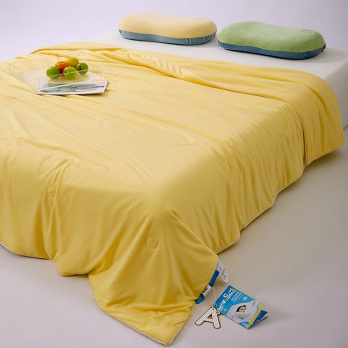 91家纺网 家纺一手货源 找家纺 仲旺居家纺 2025新款100%全锦纶凉感鸭凉感丝夏被冰淇淋夏被夏凉被 明黄