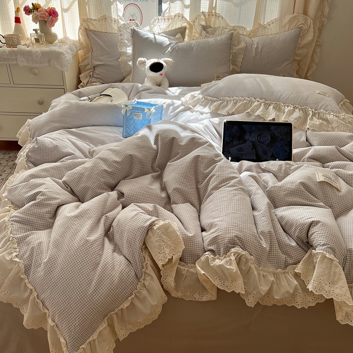 91家纺网 家纺一手货源 找家纺 六巷胡同 2025新款法式小清新全棉色织水洗棉花边款小格子四件套 花边格雷灰格