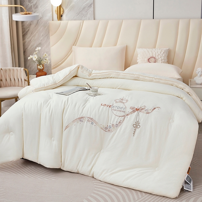 91家纺网 家纺一手货源 找家纺 仲旺居家纺 2025新款元绒棉绣花冬被婚庆冬被立体边被子被芯四季被 奶白