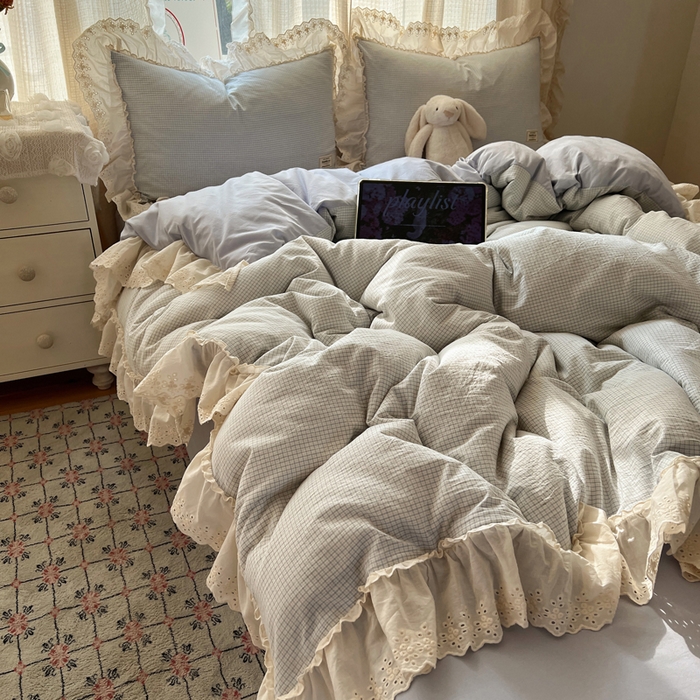 91家纺网 家纺一手货源 找家纺 六巷胡同 2025新款法式小清新全棉色织水洗棉花边款小格子四件套 花边维尔蓝格