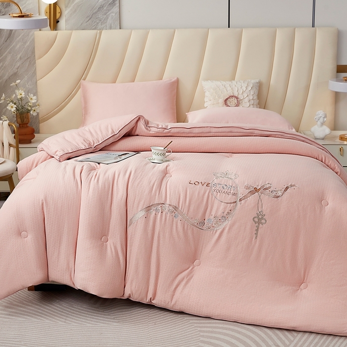 91家纺网 家纺一手货源 找家纺 仲旺居家纺 2025新款元绒棉绣花冬被婚庆冬被立体边被子被芯四季被 豆沙