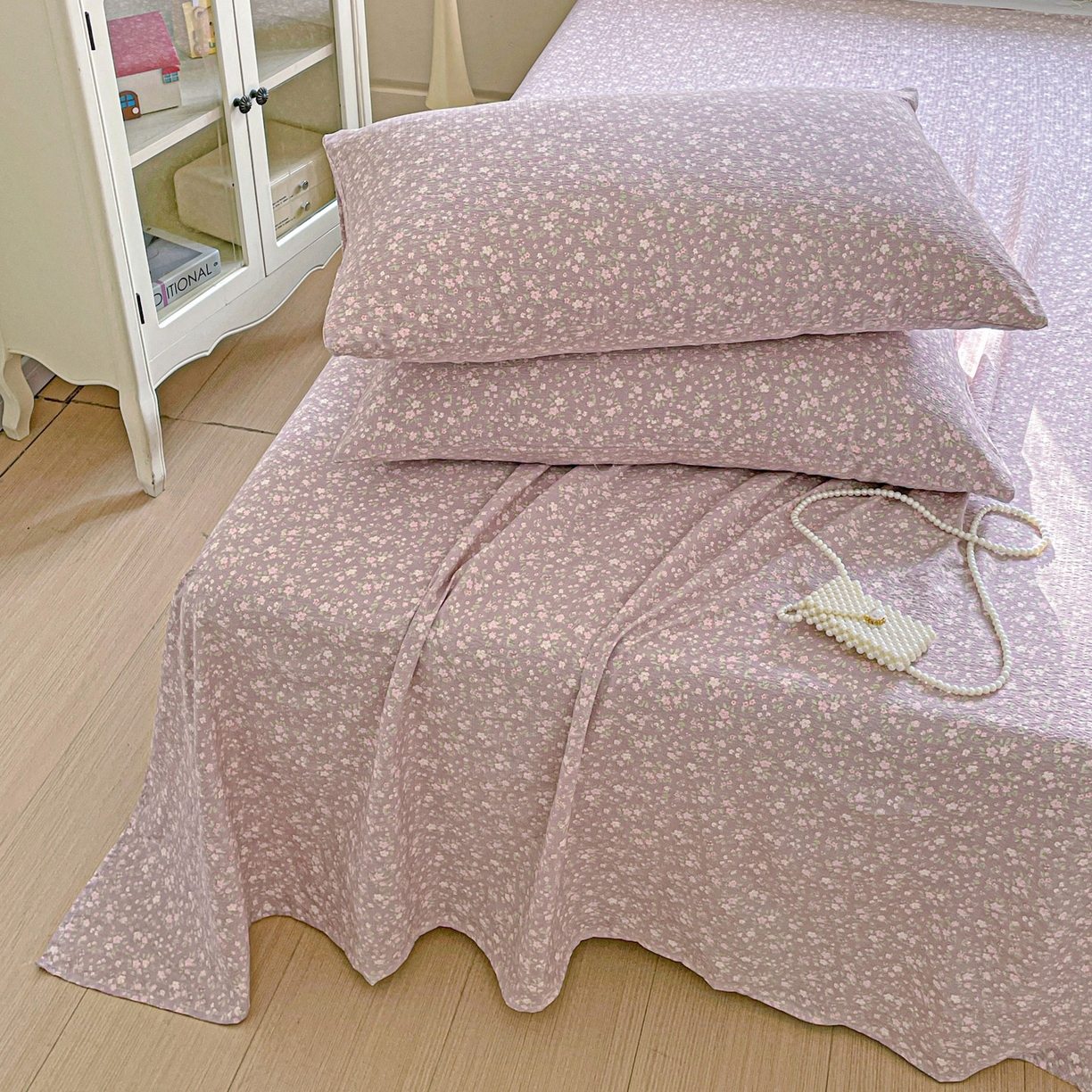 91家纺网 家纺一手货源 找家纺 优选 2025新款母婴级ins小清新双层纱印花床单枕套三件套 晨幕花间