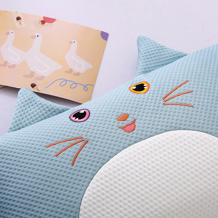 91家纺网 家纺一手货源 找家纺 蔻眠 小猫咪-夏季凉感丝卡通荞麦枕头儿童学生防出汗枕芯 小猫咪-蓝色 24x45cm