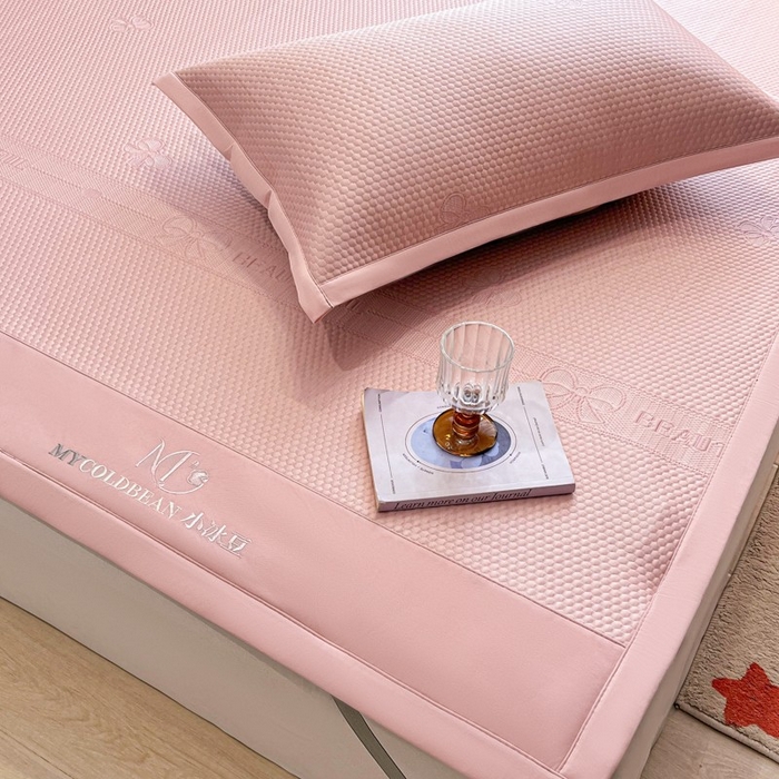 91家纺网 家纺一手货源 找家纺 暖居 2025新款复合凉席席子三件套 简约包边款粉色