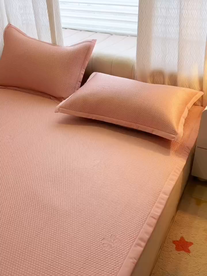 91家纺网 家纺一手货源 找家纺 暖居 2025新款复合凉席席子三件套 简约包边款粉色