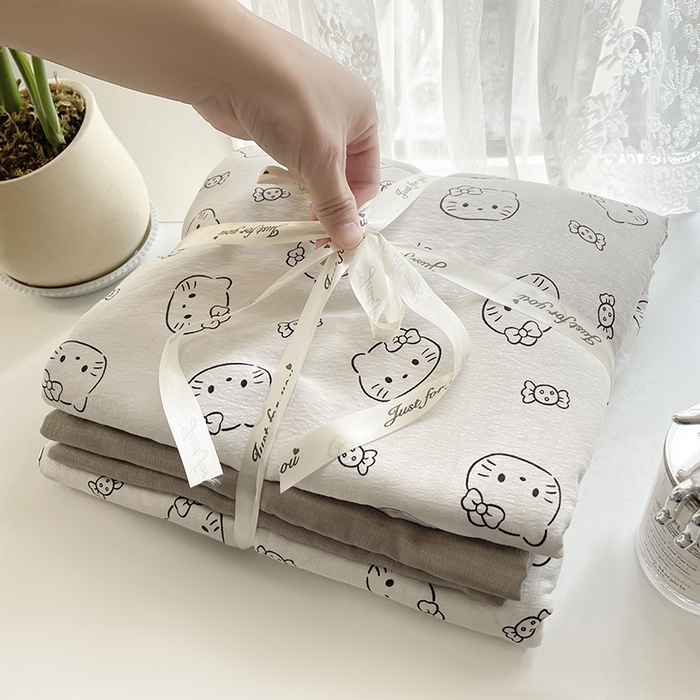 91家纺网 家纺一手货源 找家纺 水木坊 2025新款云感针织双层纱三件套四件套 猫咪恋人