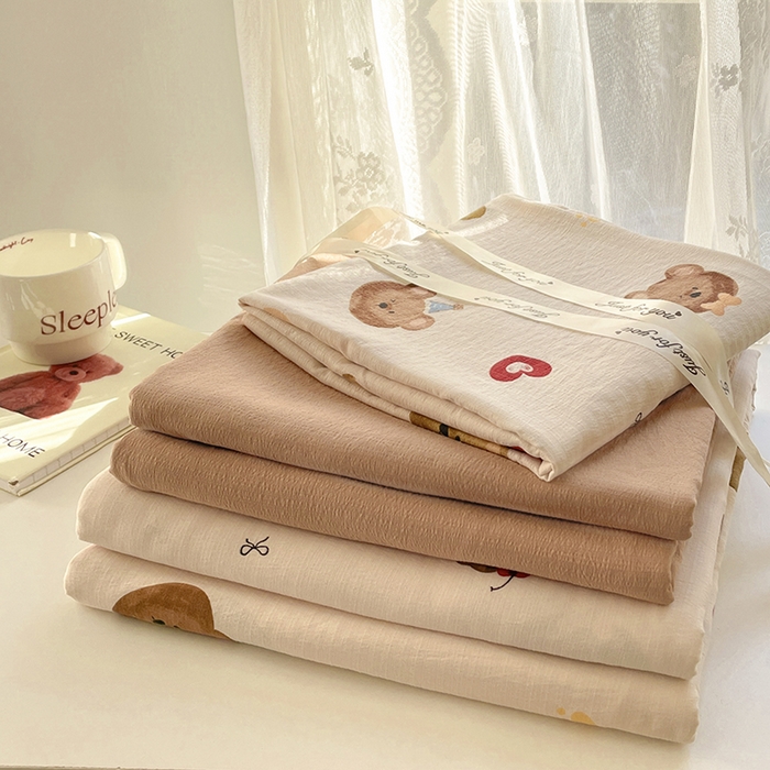 91家纺网 家纺一手货源 找家纺 水木坊 2025新款云感针织双层纱三件套四件套 奇妙小熊-米