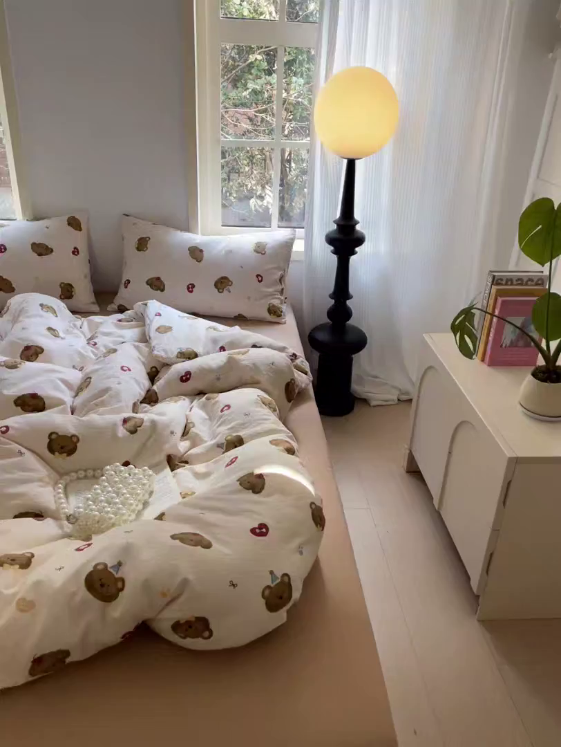 91家纺网 家纺一手货源 找家纺 水木坊 2025新款云感针织双层纱三件套四件套 奇妙小熊-米