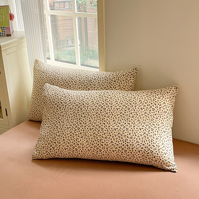 91家纺网 家纺一手货源 找家纺 水木坊 2025新款云感针织双层纱三件套四件套 小豹纹