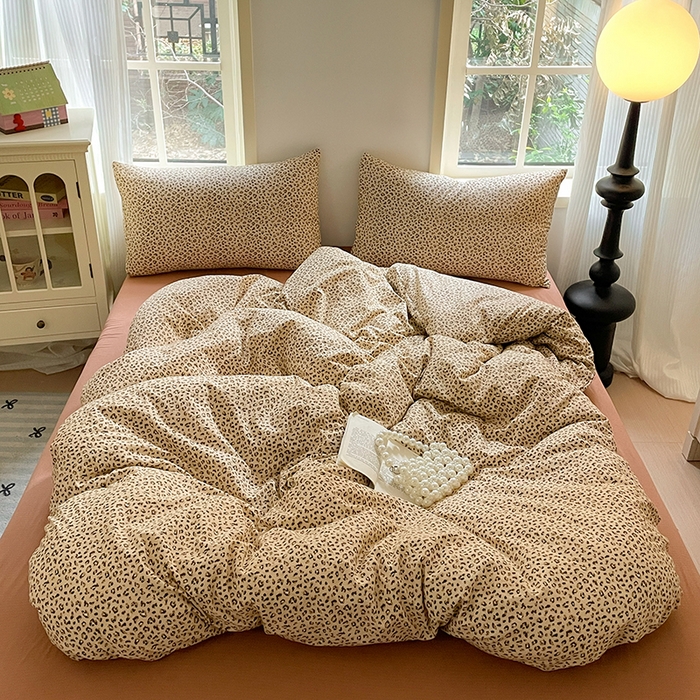 91家纺网 家纺一手货源 找家纺 水木坊 2025新款云感针织双层纱三件套四件套 小豹纹