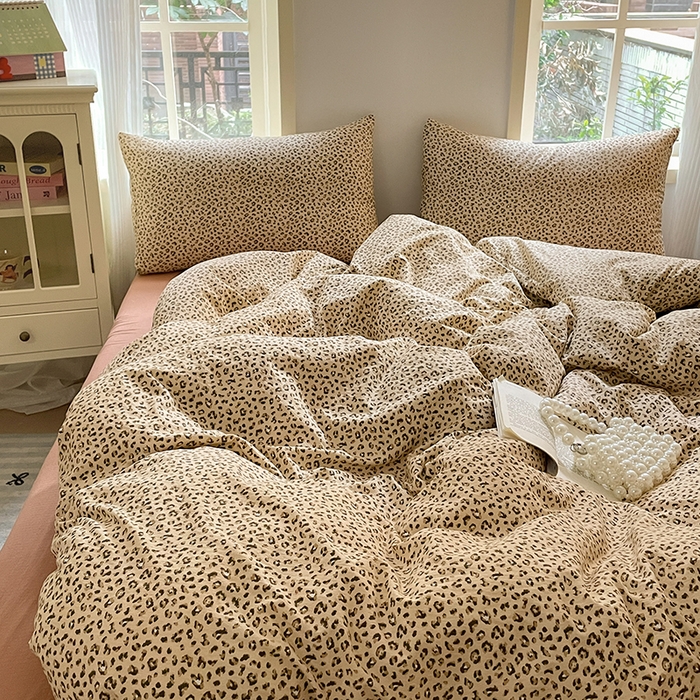 91家纺网 家纺一手货源 找家纺 水木坊 2025新款云感针织双层纱三件套四件套 小豹纹