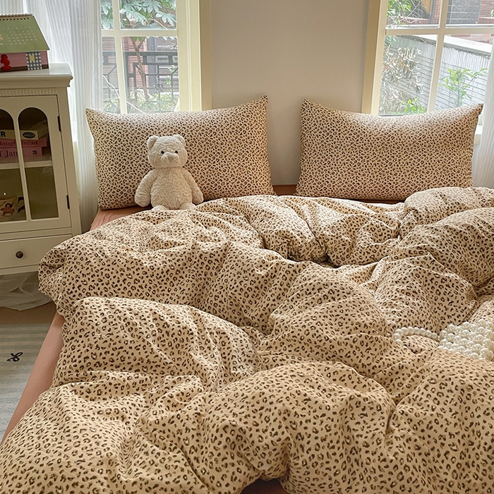 91家纺网 家纺一手货源 找家纺 水木坊 2025新款云感针织双层纱三件套四件套 小豹纹