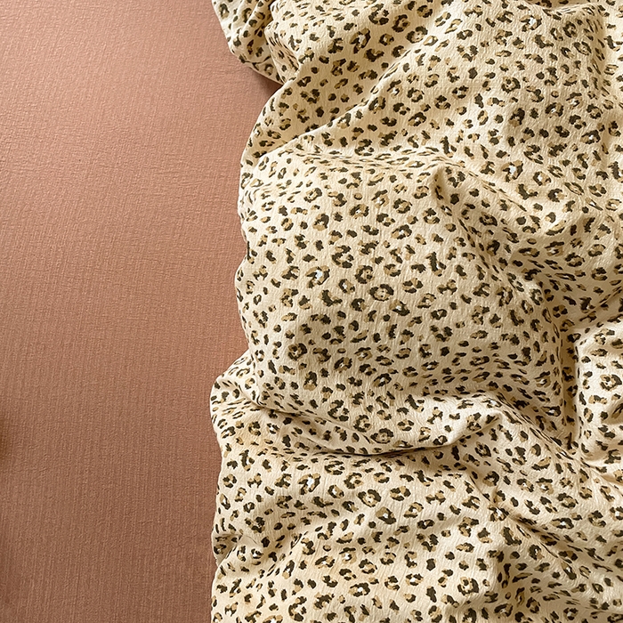 91家纺网 家纺一手货源 找家纺 水木坊 2025新款云感针织双层纱三件套四件套 小豹纹