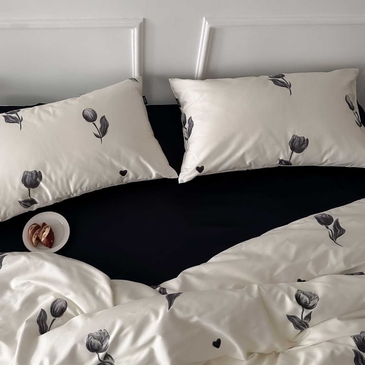 91家纺网 家纺一手货源 找家纺 （总）2025新款数码印花全棉四件套-玫瑰的故事（送手提袋）【严格控价券后不低于  318和338元 】