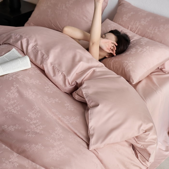 91家纺网 家纺一手货源 找家纺 亿梵家居 2025新款高端A类长绒棉四件套全棉提花轻奢全棉四件套 赫本-柔光粉