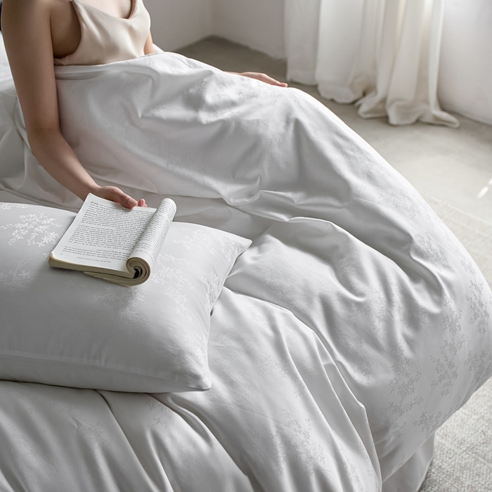 91家纺网 家纺一手货源 找家纺 亿梵家居 2025新款高端A类长绒棉四件套全棉提花轻奢全棉四件套 赫本-雅致白