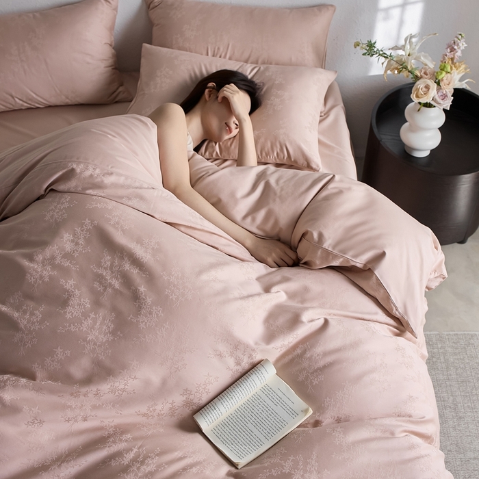 91家纺网 家纺一手货源 找家纺 亿梵家居 2025新款高端A类长绒棉四件套全棉提花轻奢全棉四件套 赫本-柔光粉