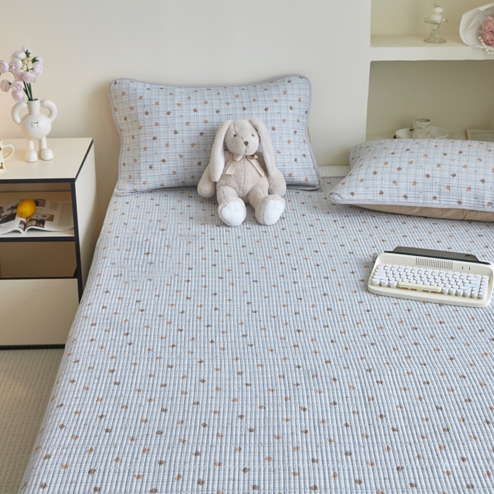 91家纺网 家纺一手货源 找家纺 亿梵家居 2025新款全棉纯棉双层纱床盖三件套A类母婴级纯棉床盖炕盖夹棉床单 韩系小熊-蓝