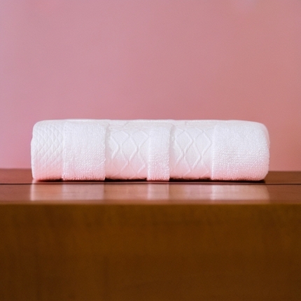 91家纺网 家纺一手货源 找家纺 彩虹毛巾2025新款菱形格全棉加厚毛巾纯棉毛巾浴巾套装跨境外贸产品长绒棉毛巾浴巾套装 菱形格毛巾-纯白