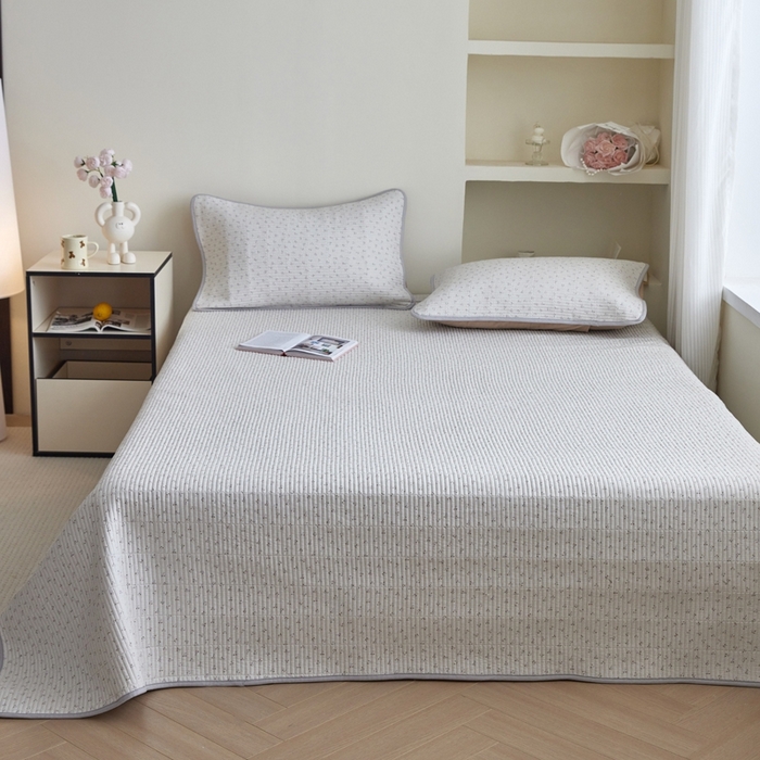 91家纺网 家纺一手货源 找家纺 亿梵家居 2025新款全棉纯棉双层纱床盖三件套A类母婴级纯棉床盖炕盖夹棉床单 素锦-咖