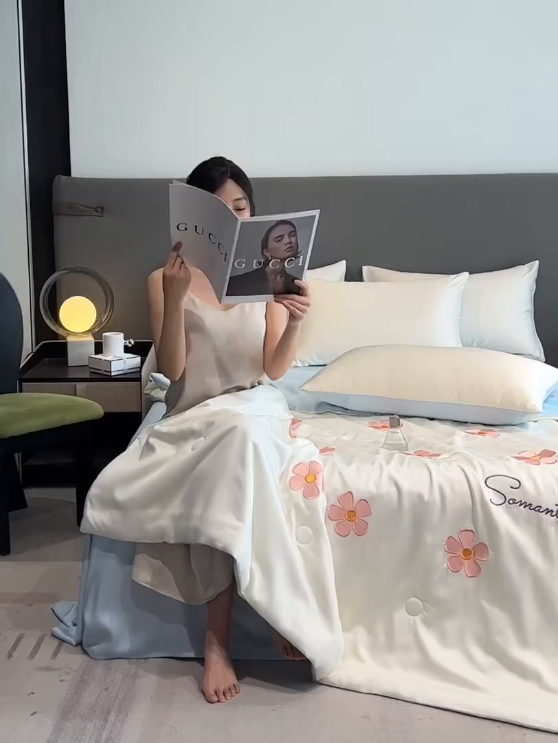 91家纺网 家纺一手货源 找家纺 笙意家纺 2025新款水洗真丝夏被夏凉被空调被四件套-满绣系列 幸运草-白+天蓝