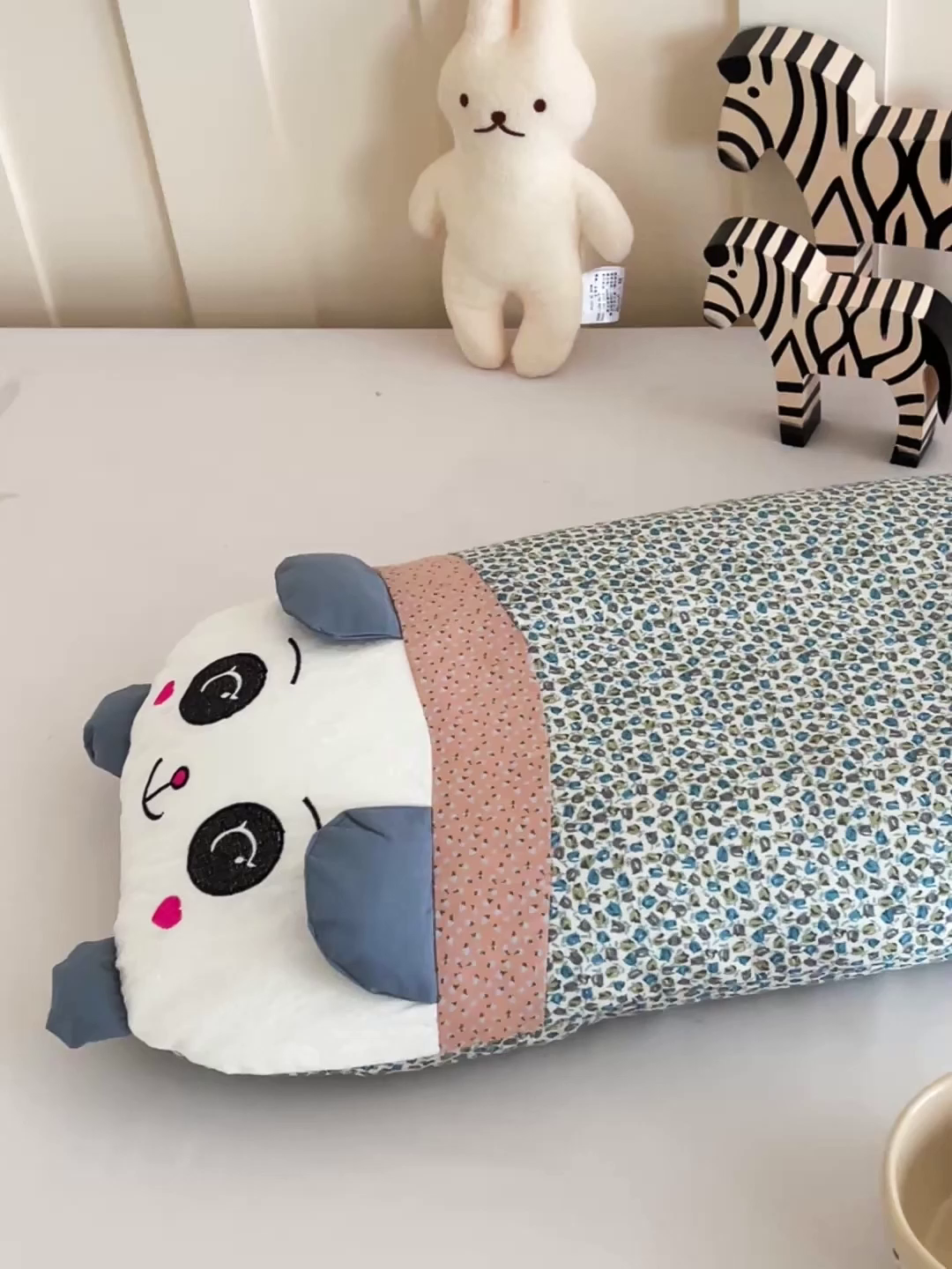 91家纺网 家纺一手货源 找家纺 卓昌枕芯 2025新款全棉纯棉刺绣加印花萌萌熊枕头枕芯卡通荞麦枕-可爱小熊系列 可爱小熊-青花色 60x30cm甜荞壳单枕/只