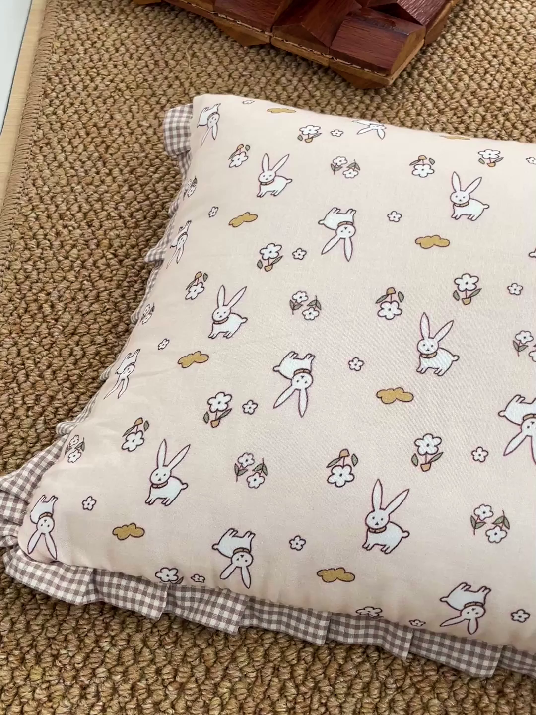 91家纺网 家纺一手货源 找家纺 卓昌枕芯 2025新款全棉纯棉双层纱花边可拆洗枕头双面可用荞麦枕羽丝绒枕头枕芯 花朵兔-全棉双层纱枕头 儿童学生款30x50cm枕套加荞麦壳内胆