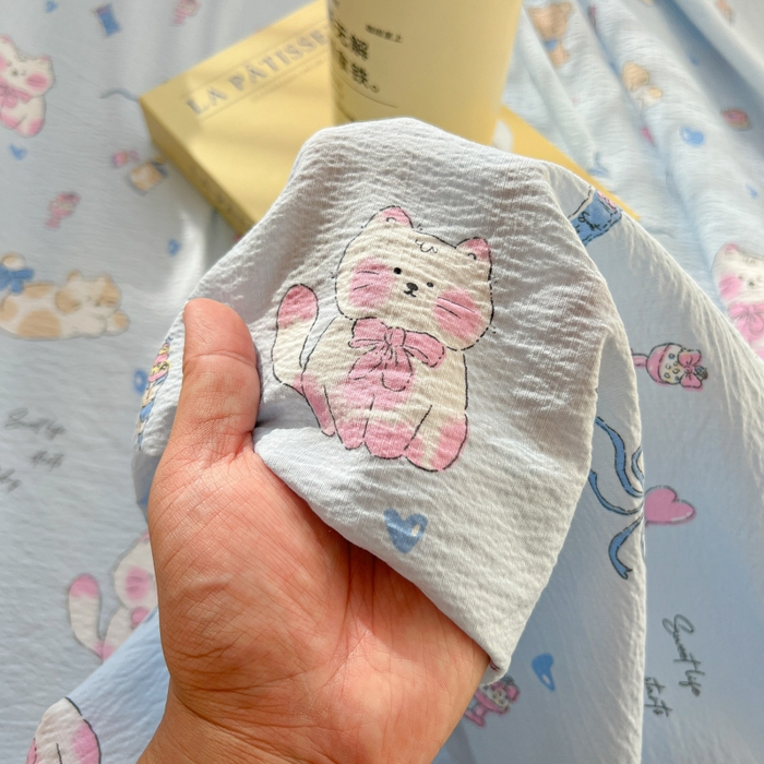 91家纺网 家纺一手货源 找家纺 韩巢家纺 2025新款云感提花双层纱床单被单枕套三件套 小猫时光篮