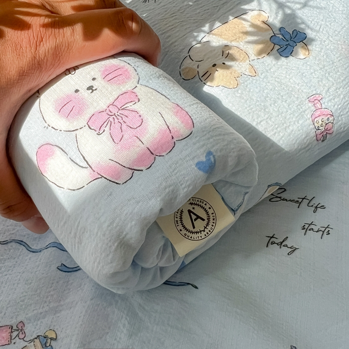 91家纺网 家纺一手货源 找家纺 韩巢家纺 2025新款云感提花双层纱床单被单枕套三件套 小猫时光篮