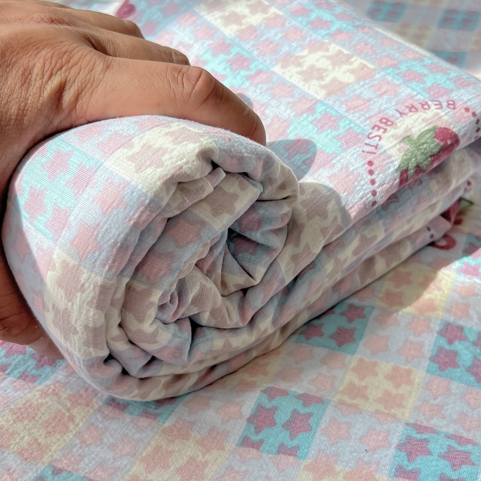 91家纺网 家纺一手货源 找家纺 韩巢家纺 2025新款云感提花双层纱床单被单枕套三件套 有草莓的地方