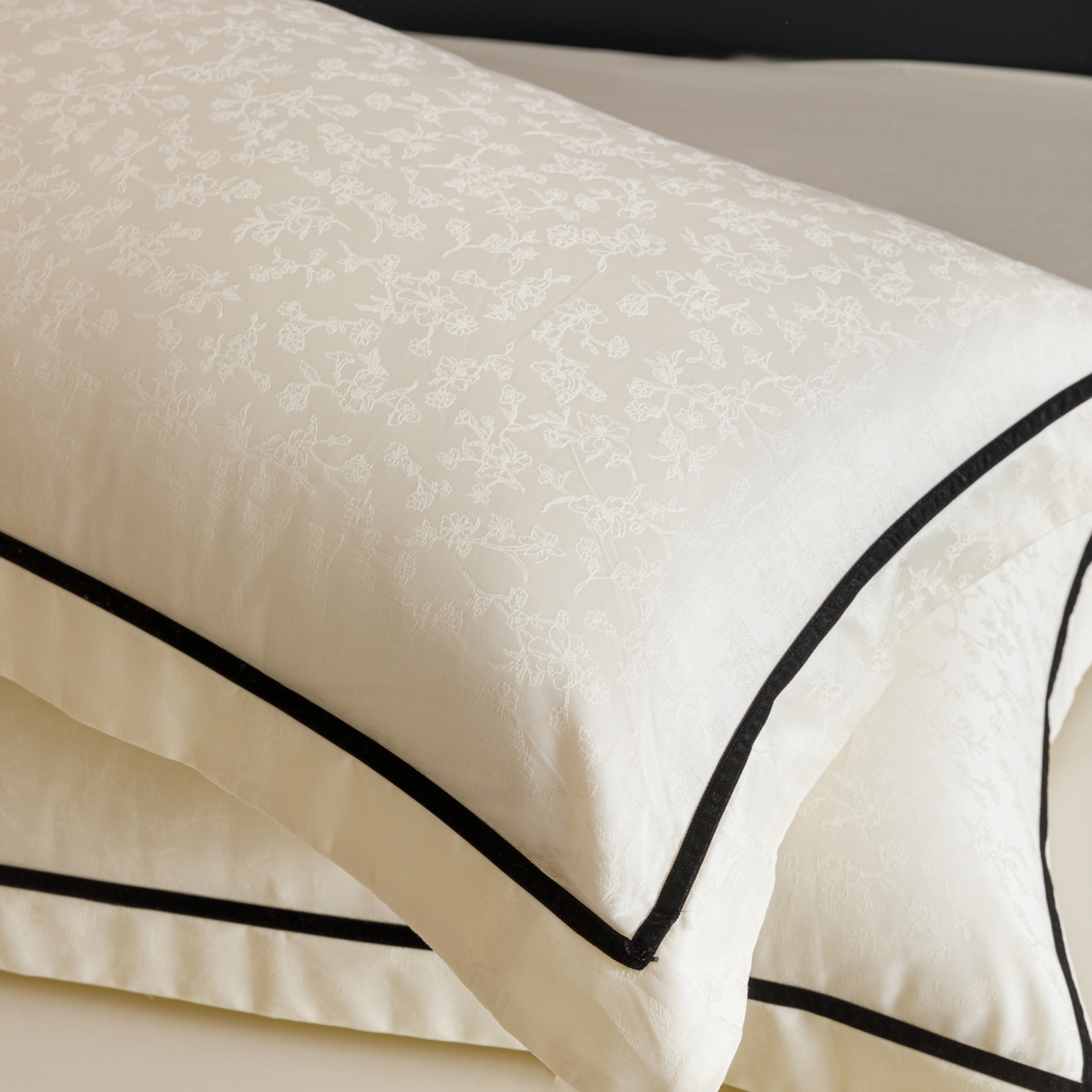 91家纺网 家纺一手货源 找家纺 （总）库里梦家纺 2025新款100S贡缎提花长绒棉纯棉四件套--玛奇朵