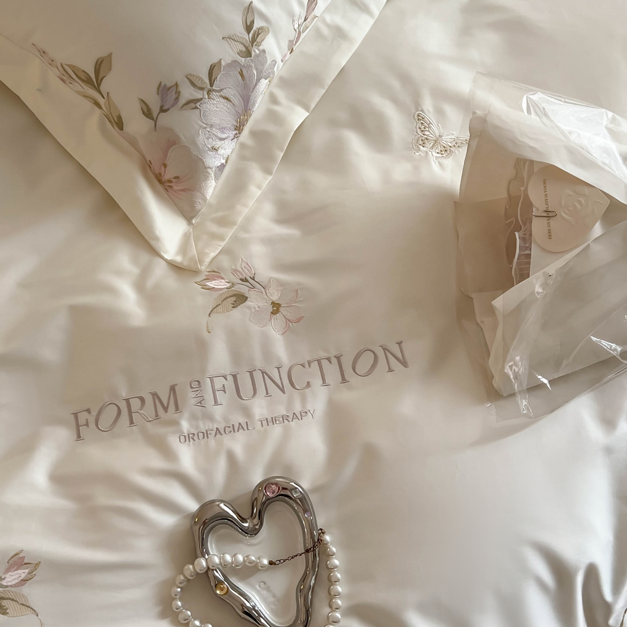 91家纺网 家纺一手货源 找家纺 库里梦家纺 2025新款100S长绒棉纯棉刺绣四件套-春不晚花 春不晚花-皓月白